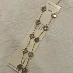 Elegant Gold and Blue pearl Clover Necklace